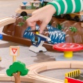 KIDKRAFT DREWNIANY ZESTAW KOLEJKI W PUDEŁKU 17826