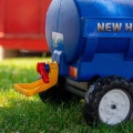 FALK Przyczepa Cysterna Beczkowóz z Kranem New Holland Niebieska 3-7 Lat