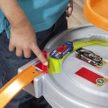 STEP2 WARSZTAT HOT WHEELS Z TOREM 874300