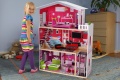 ECOTOYS DREWNIANY DOMEK DLA LALEK BARBIE REZYDENCJA MALIBU Z WINDĄ 4118
