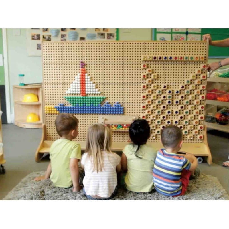 Wolnostojąca Tablica Masterkidz STEM (166x125 cm). Baza edukacyjna dla placówek – chłodna analiza